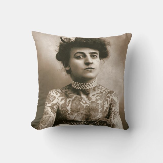 Tatuerad dam med pärladekorativ kudde 20" vintage (Framsida)