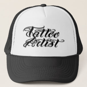Tatueringkonstnären brännmärker att bekläda keps