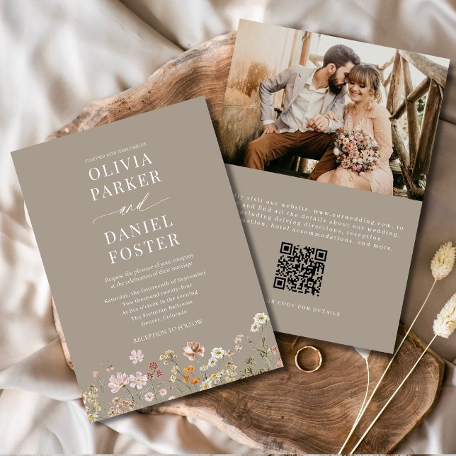 Taupe Boho Vildblomma QR-kod Foto Bröllop Inbjudningar (Skapare uppladdad)