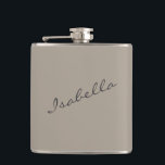Taupe Brun Elegant Script Namn Bröllopsfest  Fickplunta<br><div class="desc">Fira i stil med denna taupebruna flaska med elegant script-teckensnitt. Perfekt för möhippor,  brudshowers och brudtärnegåvor,  denna stilrena design skapar en minnesvärd souvenir. Ett bra val för bröllopsfestgåvor,  tjejresor eller en rolig kväll ute. Denna trendiga flaska är både praktisk och modeinriktad för alla firanden.</div>
