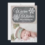 Taupe Dot Chalkboard Snowflake Helgdag Photo Card Julkort<br><div class="desc">Lägg till ditt favoritfamiljefoto eller dina favoritbarn i bilden helgdag eller pojke eller flicka jul till detta söta, moderna och söt vintermatade helgdag med två snöflingor på en krita och brun taupe hue dot mönster. Det säger Warm Önskemål och det kan vara personlig med din familj namn, år och enskilda...</div>
