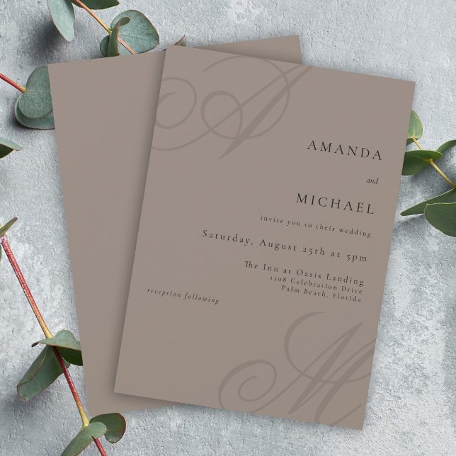 Taupe Enkel Elegant Minimal Monogram Bröllop Inbjudningar (Simple elegant wedding invitation with the bride and groom's monogram initial.)
