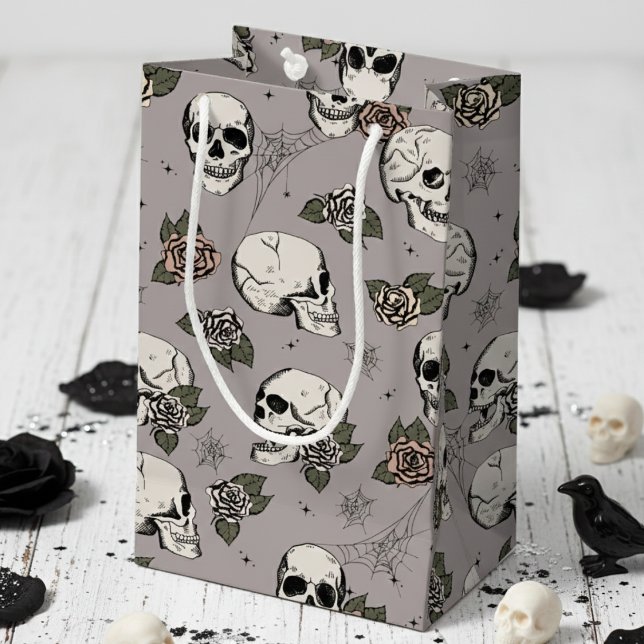 Taupe Grått Elegant  Mörk Halloween Skull (Cool Dark Taupe Gray Floral Skulls. Elegant Gothic Halloween & Dia de los Muertos Gift Bags for Her)