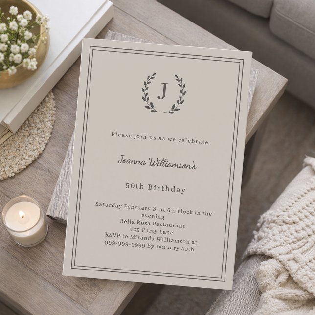 Taupe neutral monogram födelsedags krans inbjudningar (Skapare uppladdad)