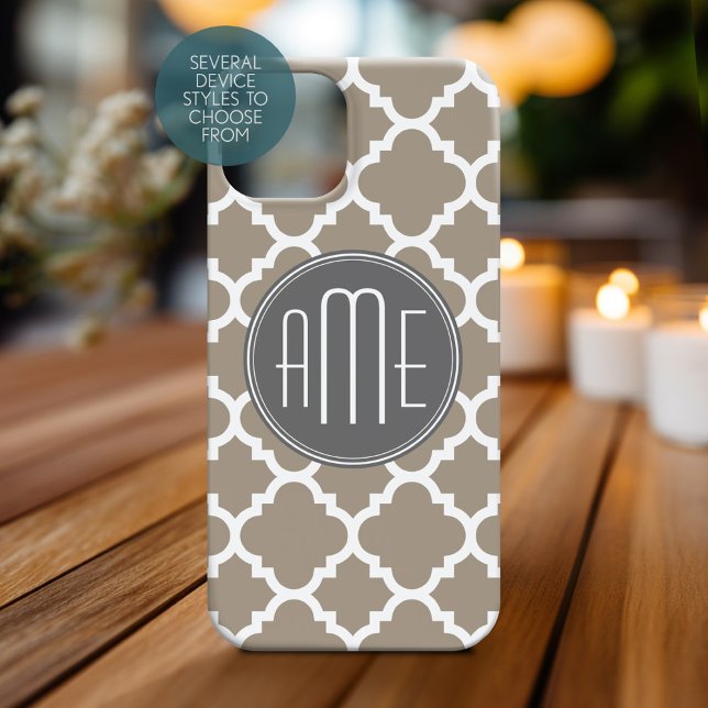 Taupe och Grått Quatrefoil Mönster Triple Monogram (Personalized Phone Case with Monogram)