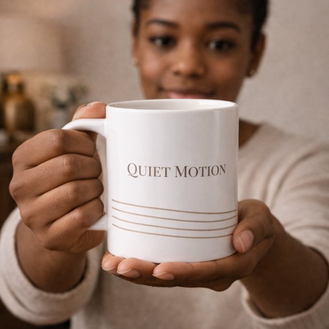 Taupe Quiet Motion Classic-mugg, 3,3 dl Kaffemugg (White ceramic meets refined taupe lines for thoughtful everyday sipping.)