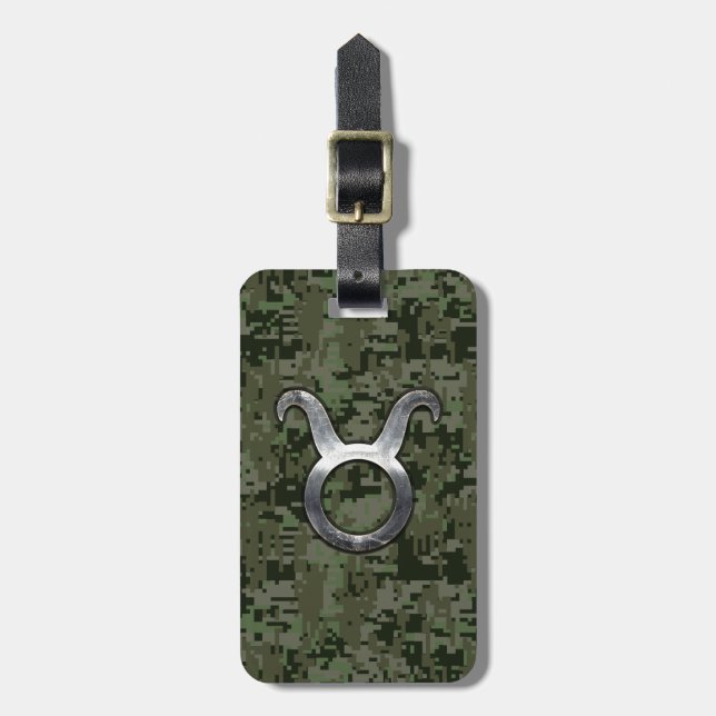 Taurus Sign on Woodland Grönt Digital Camouflage Bagagebricka (Vertikal Framsida)