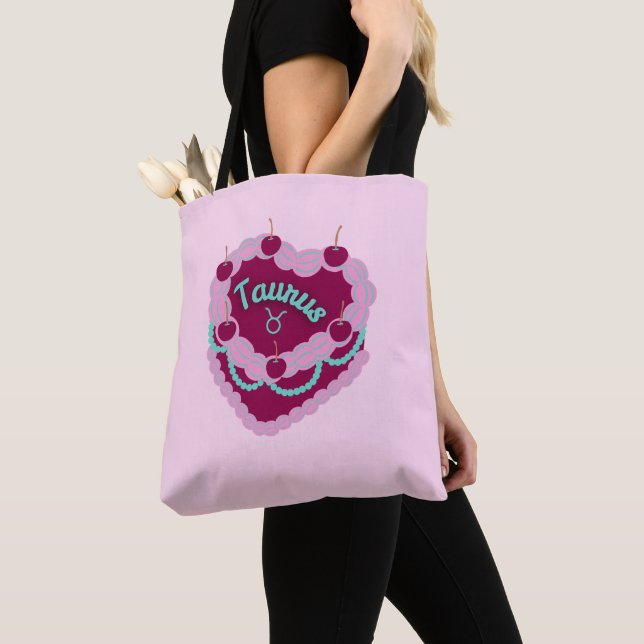 Taurus Zodiac Pastel Heart Birthday Cake Tygkasse (Närbild)