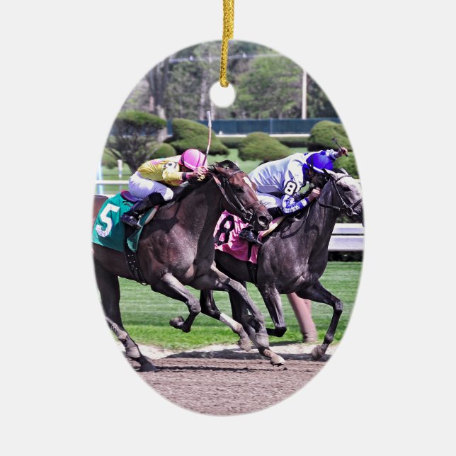 TÄVLA FRÅN HISTORIC SARATOGA JULGRANSPRYDNAD KERAMIK (Framsidan)