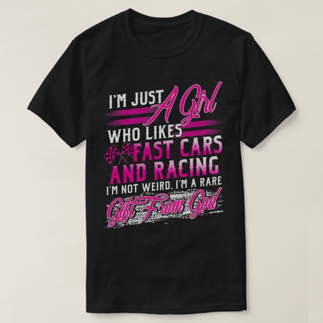 Tävla Girl som gillar snabbbilar och Tävla är en R T Shirt (Design framsida)