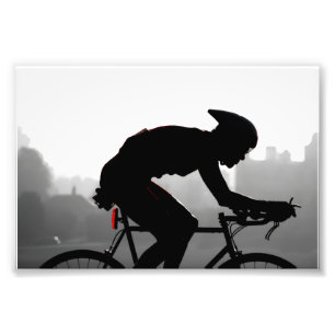 Tävlande cyklist – Svart och vitt urban fotografer Fototryck