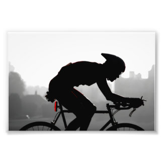 Tävlande cyklist – Svart och vitt urban fotografer Fototryck