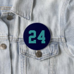 Tavy and Teal Idrottsman Jersey Number Knapp<br><div class="desc">Skål på ditt favoritlag, fotbollsspelare eller visa upp ditt pride med en anpassningsbar personlig-spritknapp! Anpassa med en spelares jersey-nummer eller annan anpassningsbar. Perfekt för fotboll, basket, baseboll och fotbollsspel! Skapa anpassningsbar stift för hela teamet, cheerleadership, föräldrar och syskon till bära på speldagen. Klicka på Anpassa om du vill ändra typsnitt...</div>