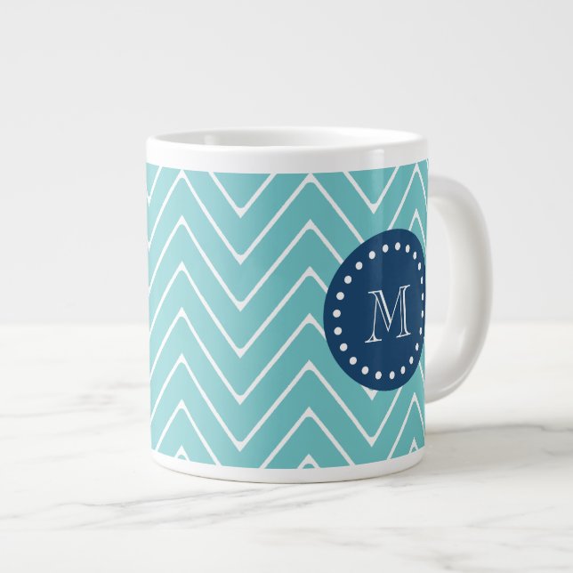 Tavy Blue, Teal Chevron Mönster| Ditt Monogram Jumbo Mugg (Framsida höger)