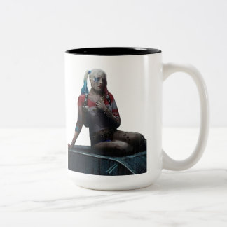 TAZA HARLEY QUINN SENTADA Två-Tonad MUGG