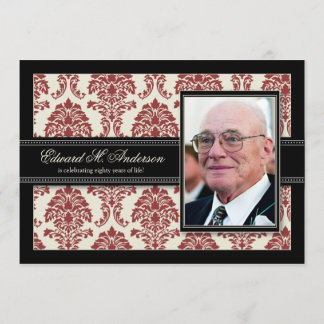 {TBA} Golden Years Damask Birthday Inbjudan (röd)