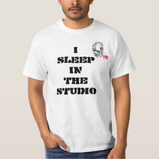 te ISLEEPINTHESTUDIO T-shirt