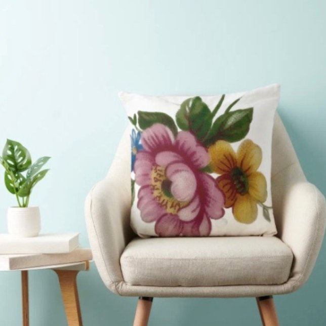 Tea Cup Floral Bouquet Kudde (Sophisticated monogramed throw pillow with an elegant floral design. )