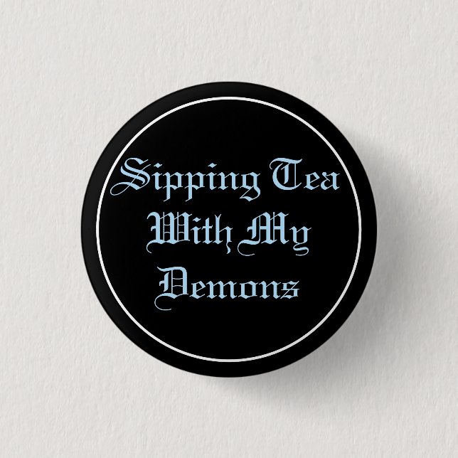 Tea & Demons Pastel Goth Knapp (Framsida)