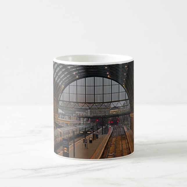 Tea eller Kaffe- Kung Kor Station London. Kaffemugg (Center)