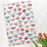 Tea Kopp Mönster Kökshandduk<br><div class="desc">Ett modernt intag av söt vintage china av ben eller porslinte kopp. Sätt på ketteln! Originalkonst av Nic Squirrell.</div>