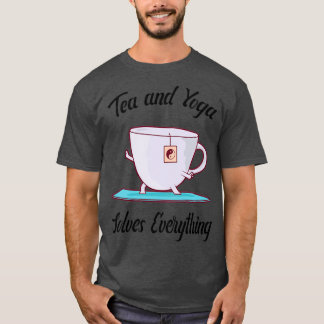 Tea och Yoga löser allt Tea kopp som gör yoga T Shirt