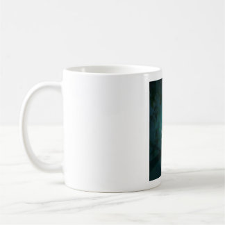 Tea-tid med en drömmande flicka kaffemugg