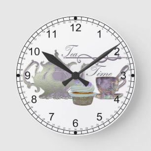 Tea Time! Lila tekanna-, tekopp- och muffinkonst Rund Klocka