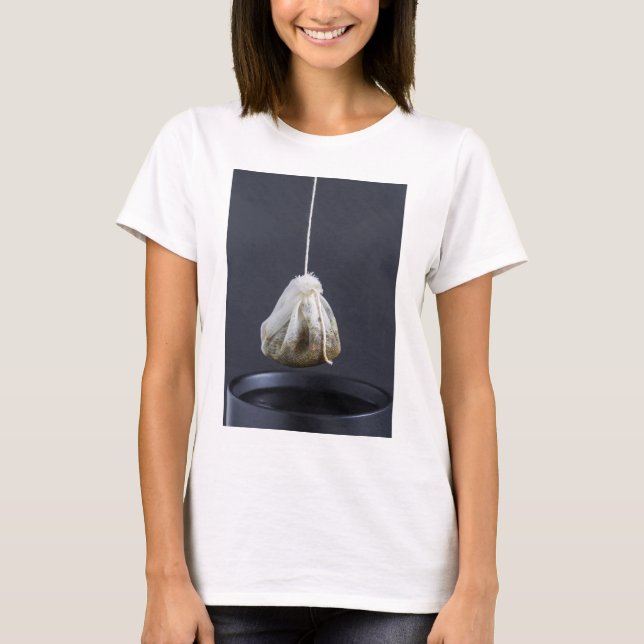 Tea-väskan hängs i kopp tee shirt (Framsida)
