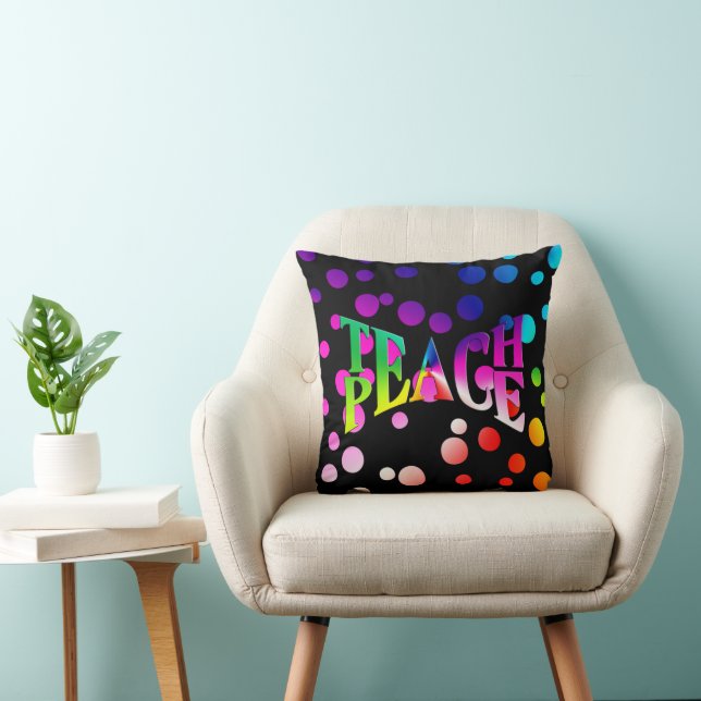 TEACH PEACE Rainbow Graphics on Polka dots Kudde (Stol)