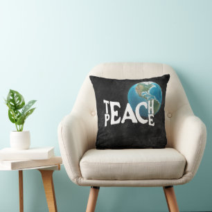 "Teach Peace"-text med planeten Jorden Kudde