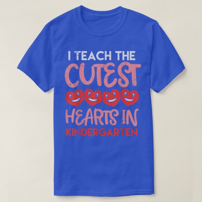 Teach the Cutest Hearts Kindergarten Teacher Valen T Shirt (Design framsida)