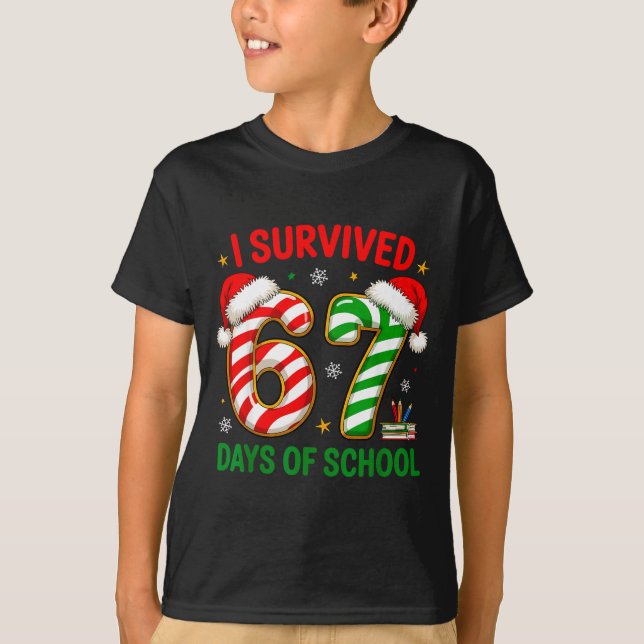 Teacher Christmas Funny Meme I Survived 67 Days Of T Shirt (Framsida)