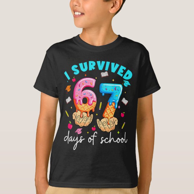 Teacher I Survived 67 Days Of School Funny Meme Ba T Shirt (Framsida)