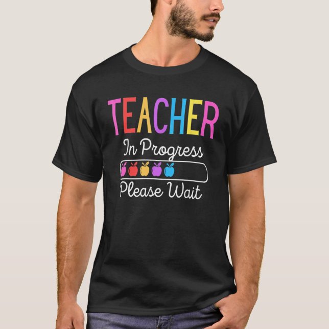 Teacher In Progress Please Wait Funny Teacher Wome T Shirt (Framsida)