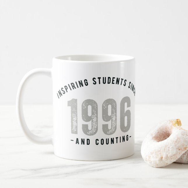 Teacher Mug – Inspiring Students Since 1996 Kaffemugg (Med munk)