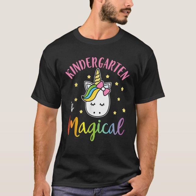 Teacher Student Senior Kindergarten Is Magical Hap T Shirt (Framsida)