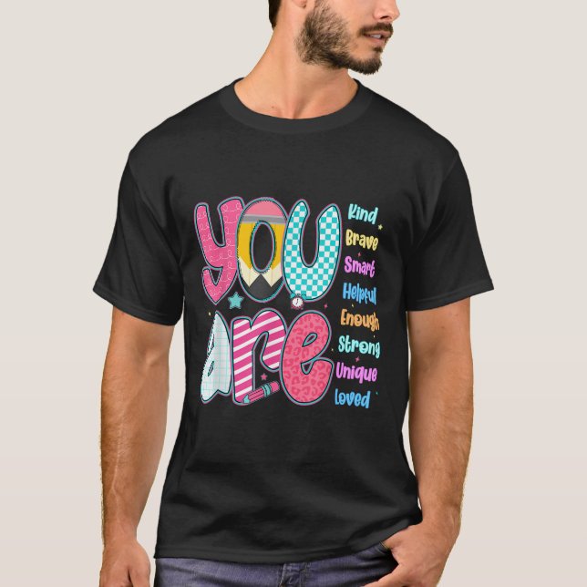 Teacher You Are Smart Brave Strong Kind Loved Moti T Shirt (Framsida)