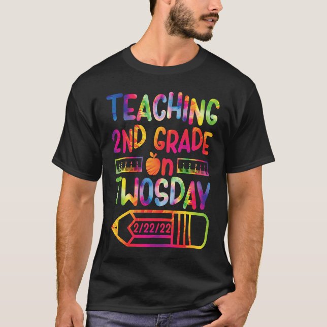 Teaching 2nd Grade on Twosday 2222022 T Shirt (Framsida)