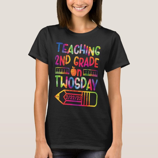 Teaching 2nd Grade on Twosday 2222022 T Shirt (Framsida)