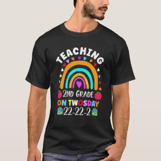 Teaching Kindergarten Grade On Twosday 2-22-22 22N T Shirt