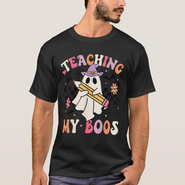 Teaching My Boos Teacher Cute Ghost Groovy Teacher T Shirt (Framsida)