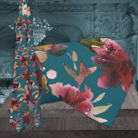 Teal Blue & Burgundy Raspberry Rosa Peony Bröllop Slips<br><div class="desc">En burguny- och rosa bröllop-halslips med vattenfärgad rosa av hallon,  röda burgundpeonier med djup grönt,  rosa och persikogrön mot en djup botten av blått färg. Bakgrunden färg på den här sliten kan ändras i Design Verktyg till valfri färg eller skuggning.</div>