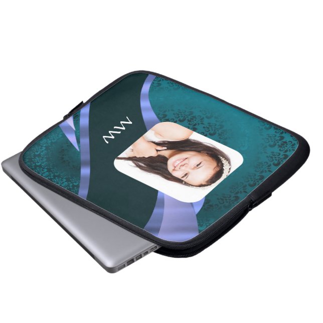 Teal blue damask swirrrt laptop sleeve (Framre botten)