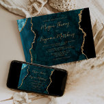 Teal Blue Guld Agate-skript Bröllop Inbjudningar<br><div class="desc">Den moderna bröllopsinbjudan från elegantens lämnat kant har en tårblått vattenfärgsagat gräns som trimmas med faux guld glitter. Anpassadet kombinerar guld-färgadens moderna skript,  kopieringsskylt och kursivt typsnitt. Den omvända sidan har en passande teal och guld agate-design.</div>