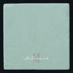 Teal Blue Modern Script Girly Monogram Namn Stenunderlägg<br><div class="desc">Skydda ditt kök bord med denna Teal Blue Modern Script Girly Monogram Namn Stone Underlägg. Var och en har en enkel chic av klass med en fast vattenhaltig tealblått bakgrund. Ditt initialtecken är ljust grått och namn är i vitt skrivna kalligrafskript på nedre mitten. Gör en underbar bröllop, en möhippa...</div>