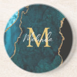 Teal Blue och Guld Marble Agate Underlägg<br><div class="desc">Denna underlägg har en elegant och en glamorös marmorbakgrund med geode gemstone-detaljer och faux guld glitter-accents. Monogrammet kombinerar handskript och modernt sans serif typsnitt för ett klassigt och sofistikerat utseende. Detta kommer att bli den idealiska presenten eftersom den kan anpassas med namn och en början. De djupa tårblått huven gör...</div>