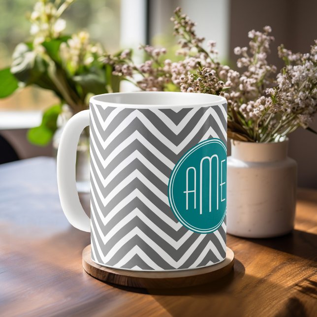 Teal Charcoal Chevrons Anpassad Monogram Kaffemugg (Mug template with monogram)