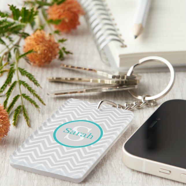 Teal Chevron Monogram Acrylic Keychain (Högra Framsidan)