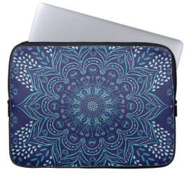 Teal mandala mönster på en marin blå bakgrund laptop fodral